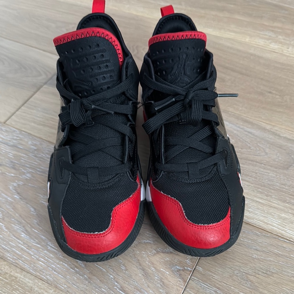 Jordan Boys Sneaker EUC
Well taken care of. Worn a few times!